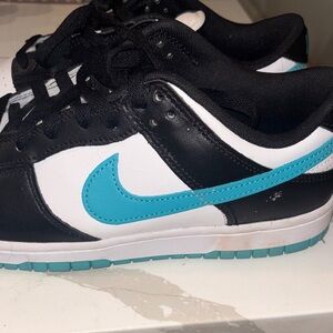 Woman’s  Black and Teal Nike dunks size 8.5